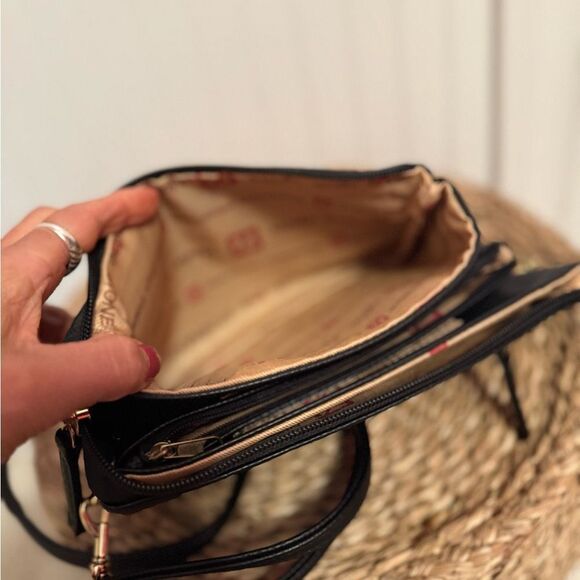 Stone Mountain Elegant Black Leather Crossbody Bag - Great Condition - Picture 8 of 16